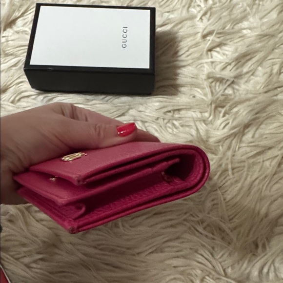 Gucci Fuchsia Compact Leather Wallet - Picture 14 of 15